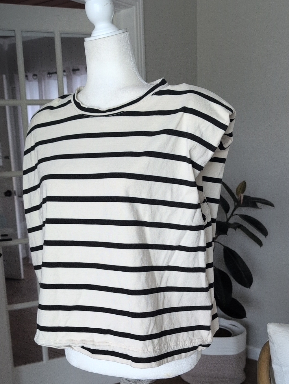 Gibson Latimer Shoulder Pad Black & Cream Striped Short Sleeve Tee XL